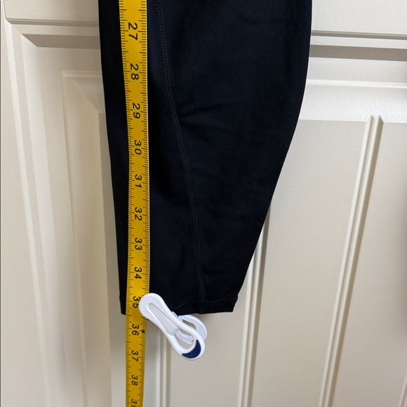 Fabletics Black Pocket Leggings XL High Rise Athletic Gym Yoga Pants NWOT - Picture 5 of 12